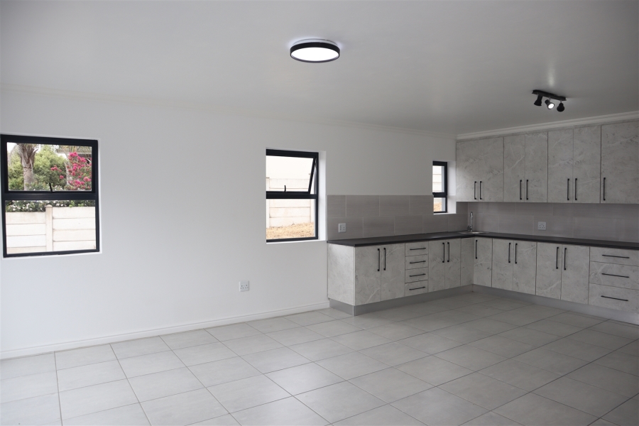 5 Bedroom Property for Sale in Wavecrest Eastern Cape